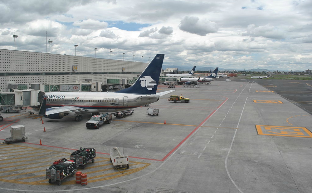 Foto: ProtoplasmaKid CC BY-SA 3.0 https://es.wikipedia.org/wiki/Archivo:Aeropuerto_Internacional_de_la_Ciudad_de_M%C3%A9xico_-_Terminal_2_-_Hangar.jpg